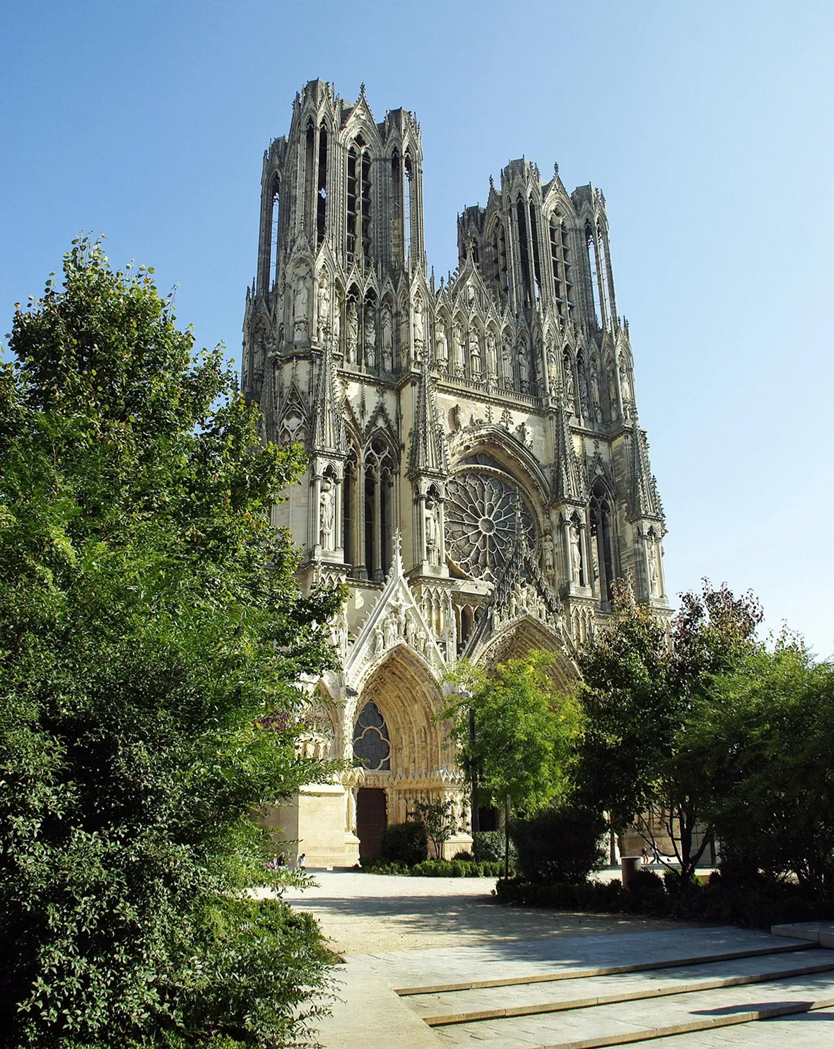 bi-taxis-prestige-chauffeur-vtc-reims-photo-cathedrale-de-reims